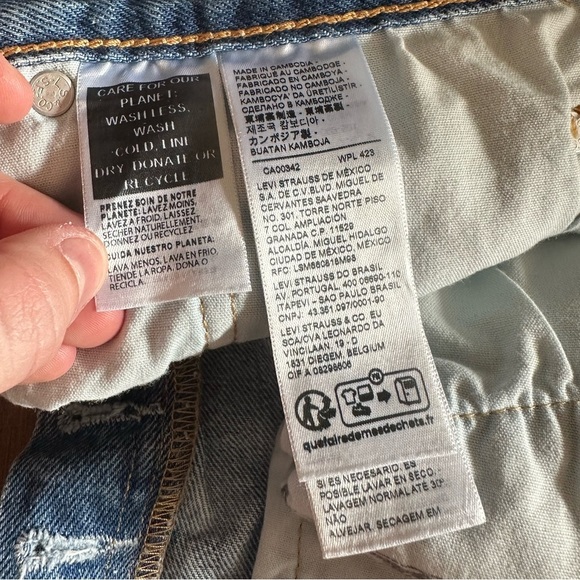 Levi’s distressed denim shorts high rise button fly size W33 - Picture 3 of 9